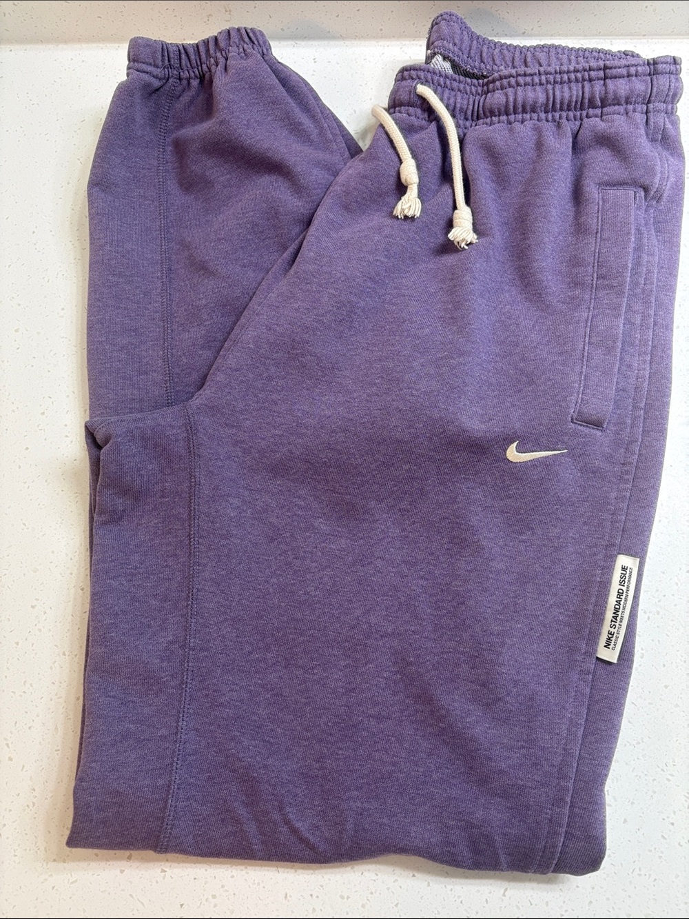 Nike Standard Issue Men's Dri-Fit Basketball Pants - Medium Tall